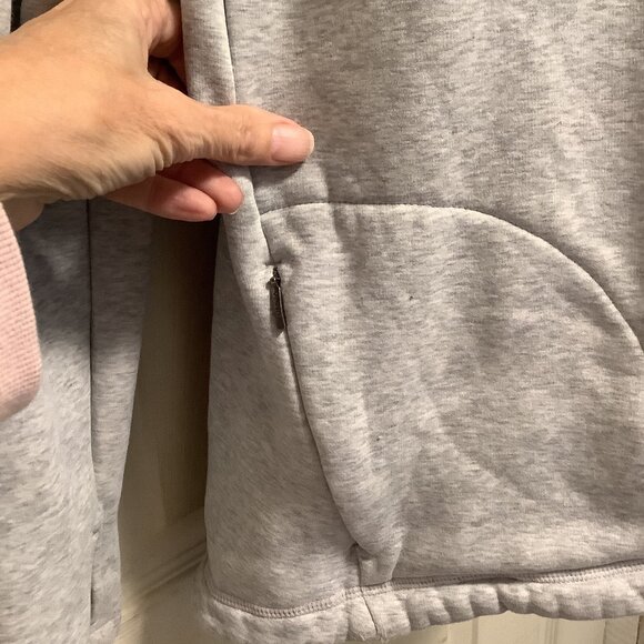 EUC Athleta Gray Sweatshirt Size: Medium - Picture 4 of 9